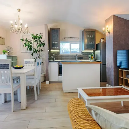 Teha -idylic Location & View In Park Forest