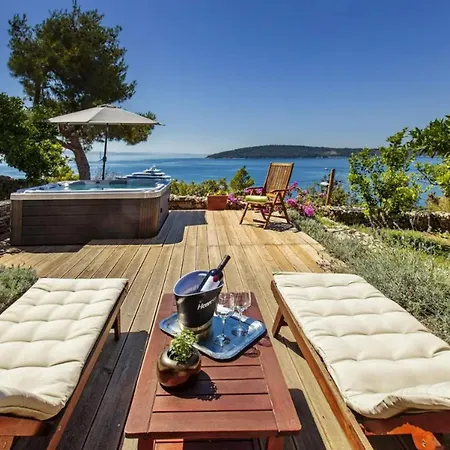 Villa Teha -idylic Location & View In Park Forest Split