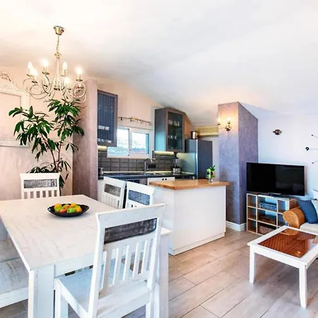 Villa Teha -idylic Location & View In Park Forest Split